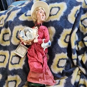 Byers' Choice Ltd. The Carolers. The Cries Of London Doll.